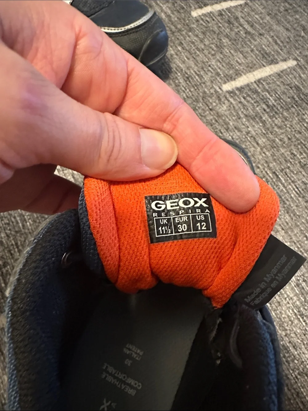 Kids hiking boots